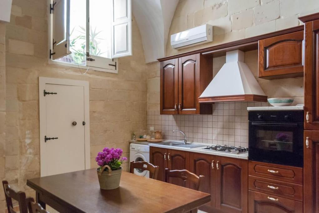Donna Adelaide - Centro Storico Apartment *